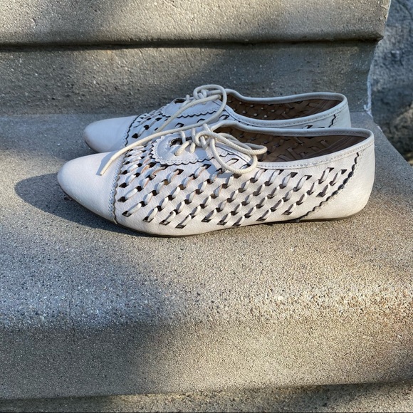 Ecote Urban Outfitters Leather Off-White shoes - Picture 5 of 8